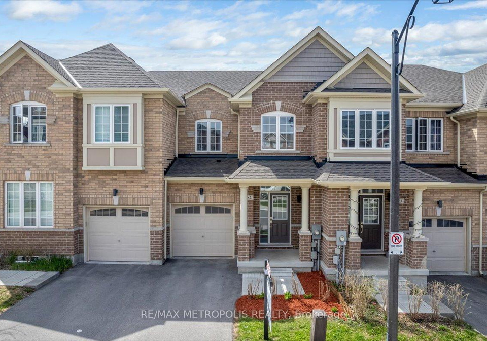 82-dundonald-trail-newmarket-ontario-n12538734
