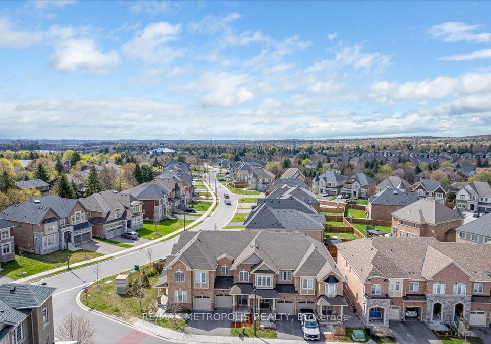 82-dundonald-trail-newmarket-ontario-n12538734