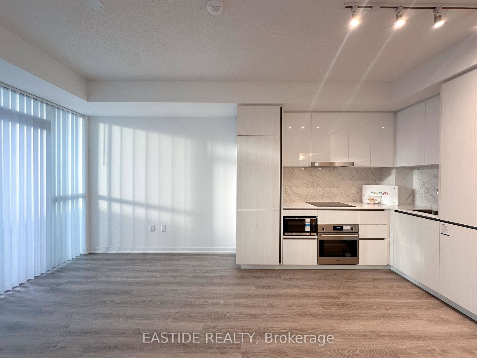 8-interchange-way-vaughan-ontario-n12539582