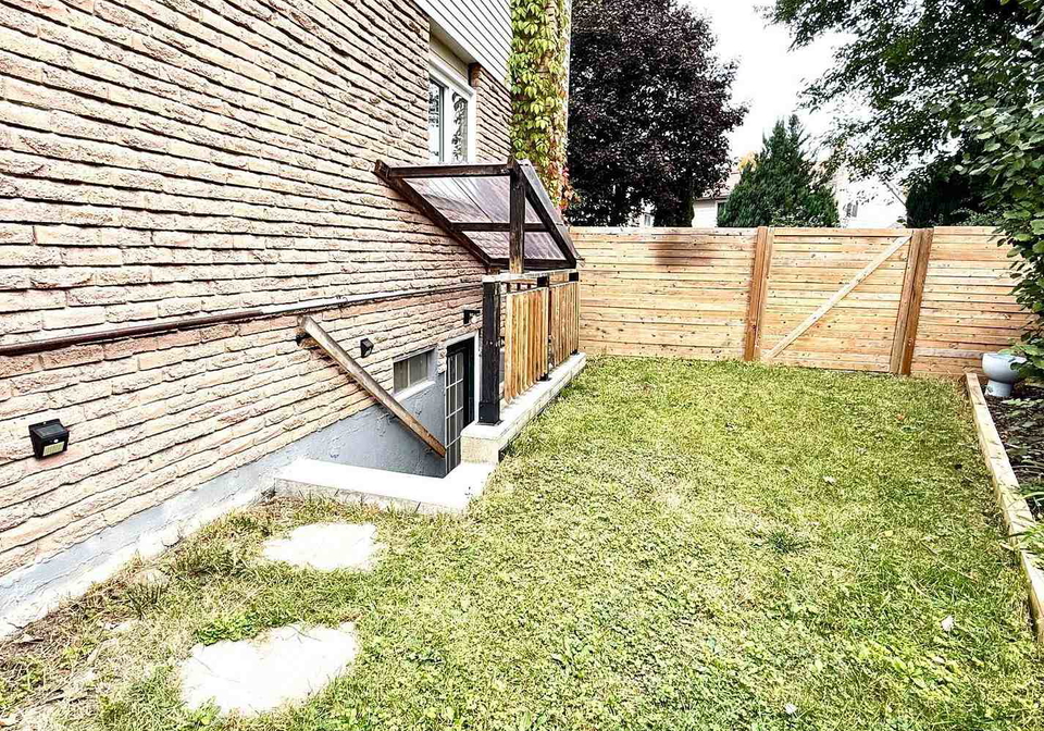 16-eastman-crescent-newmarket-ontario-n12544176
