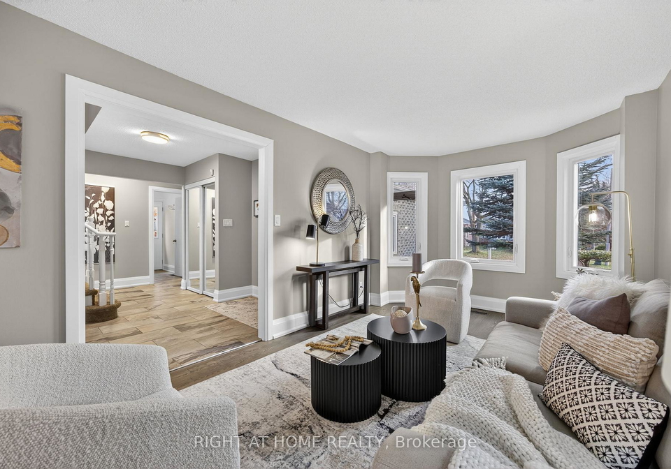 10-closs-square-aurora-ontario-n12548518