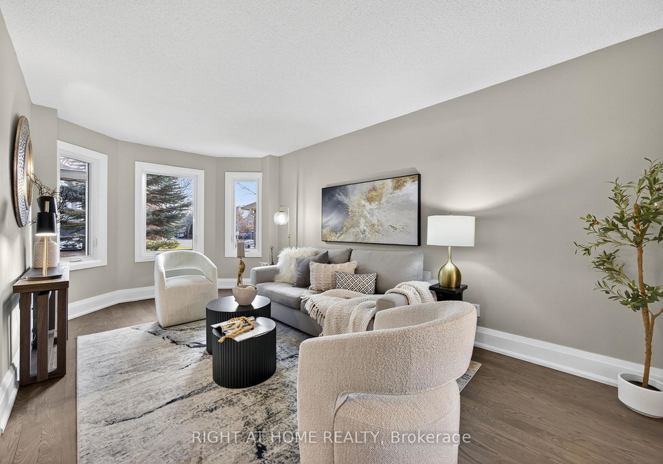 10-closs-square-aurora-ontario-n12548518