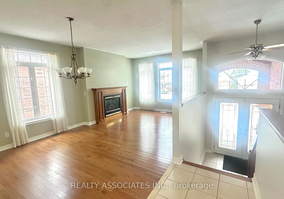 1076-broughton-lane-newmarket-ontario-n12551376