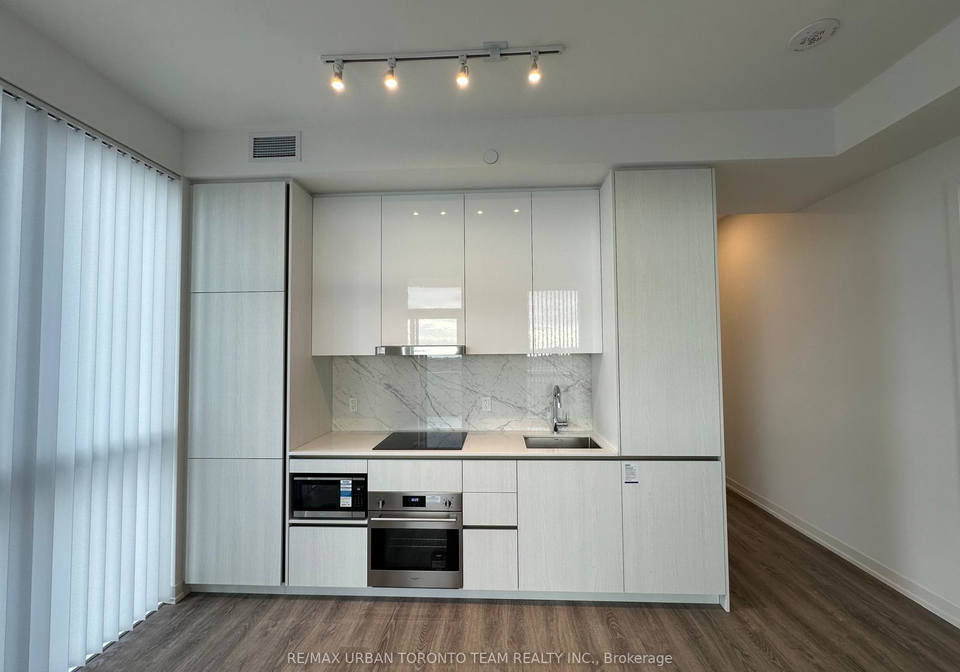 8-interchange-way-vaughan-ontario-n12551438