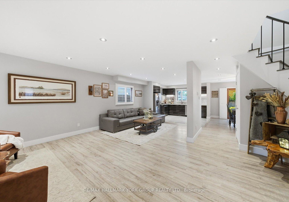 234-billings-crescent-newmarket-ontario-n12553166