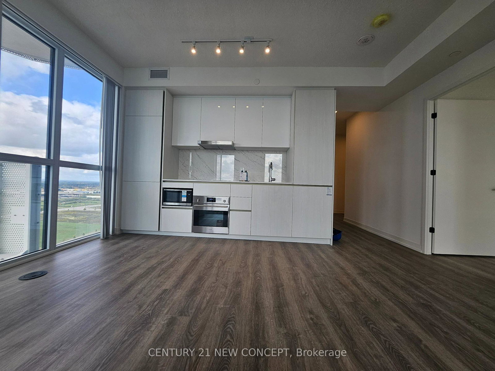 8-interchange-way-vaughan-ontario-n12554822