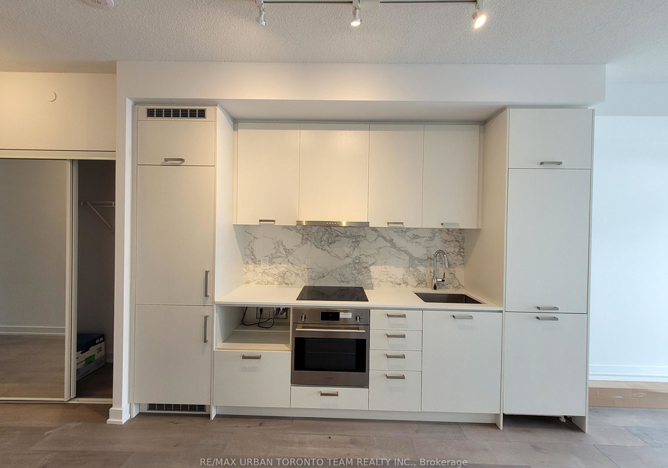 38-honeycrisp-crescent-vaughan-ontario-n12555146