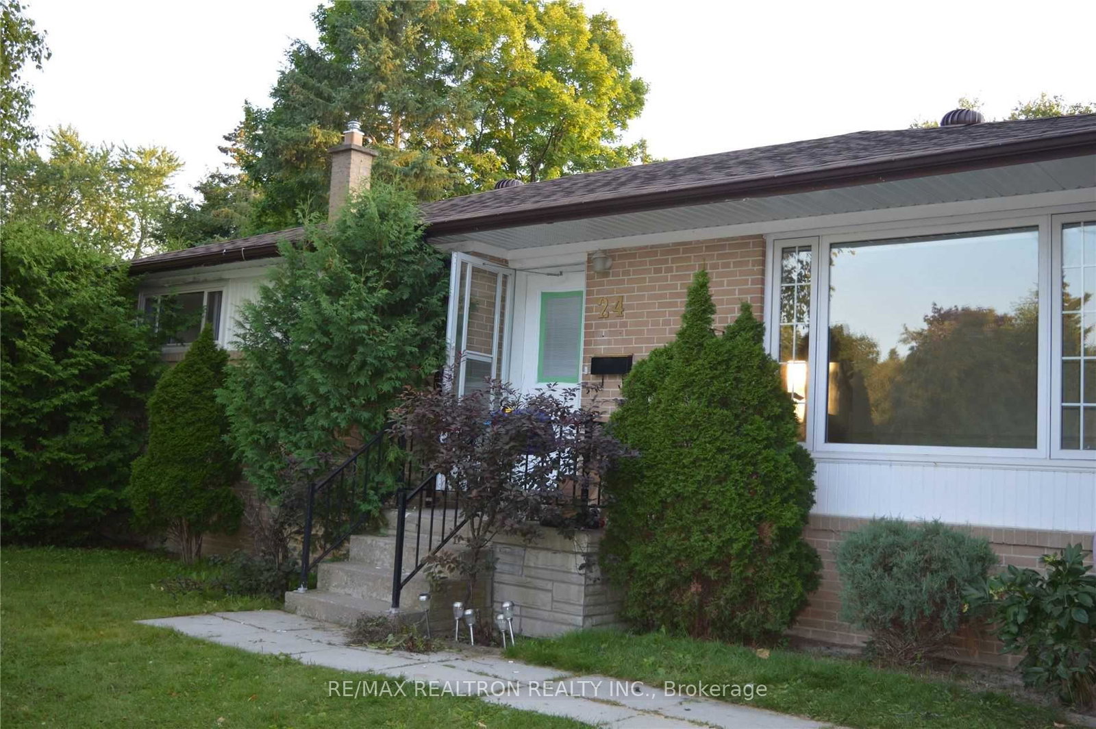 24-holman-crescent-aurora-ontario-n12556836