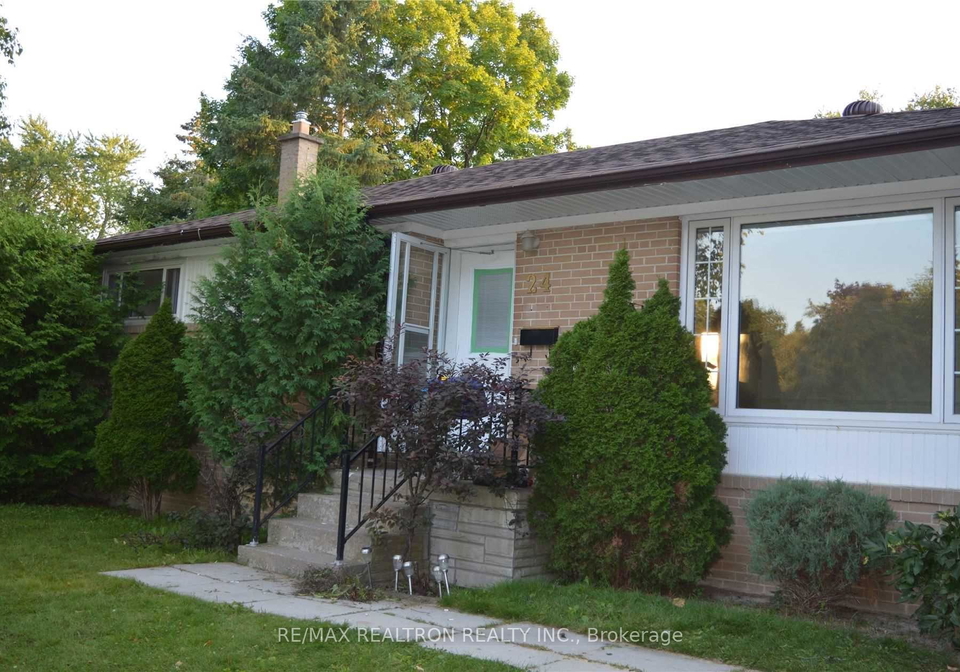 24-holman-crescent-aurora-ontario-n12556836