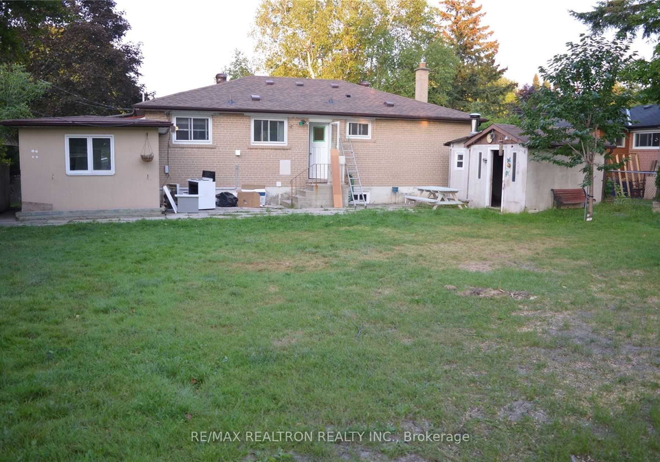 24-holman-crescent-aurora-ontario-n12556836