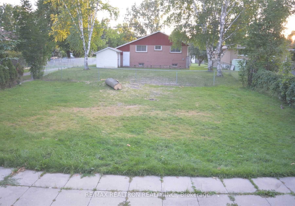24-holman-crescent-aurora-ontario-n12556836