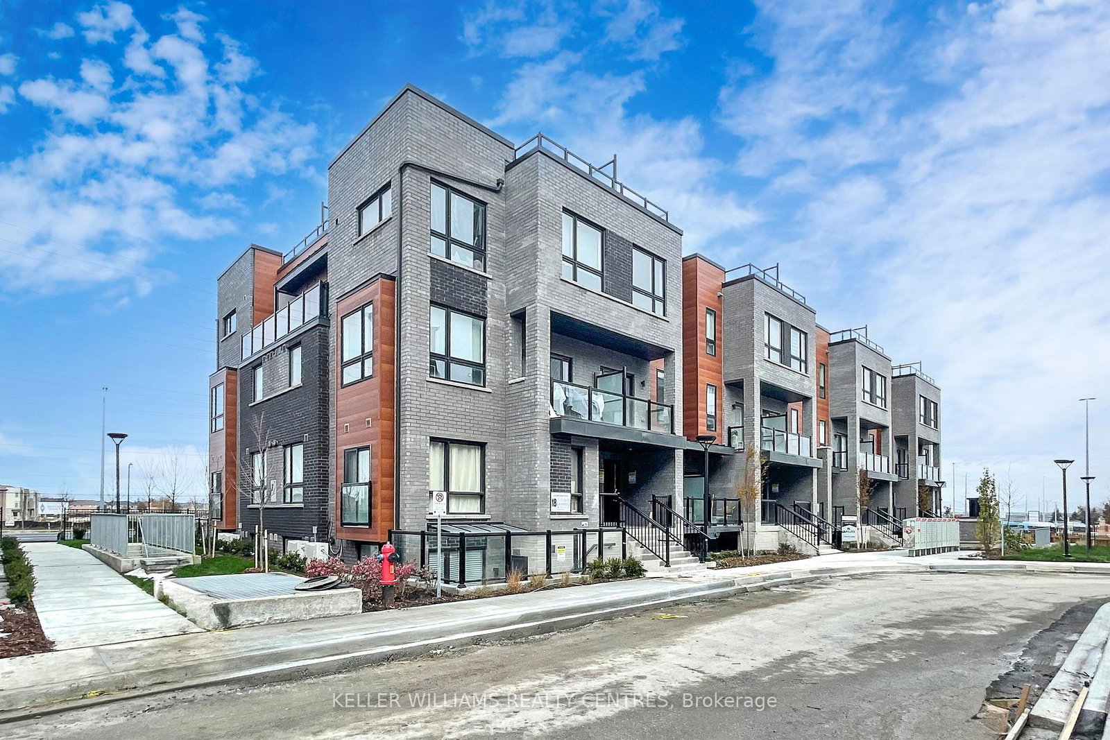 18-lytham-green-circle-newmarket-ontario-n12557736