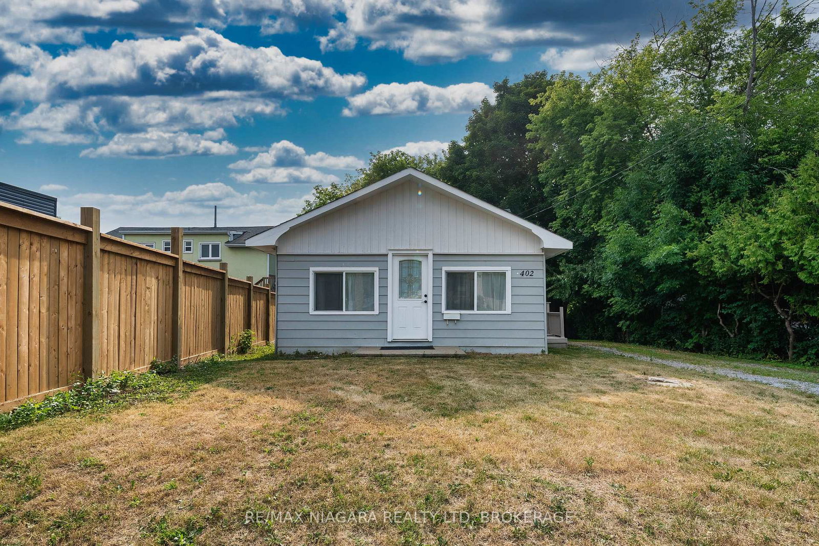 402-the-queensway-south-georgina-ontario-n12557984