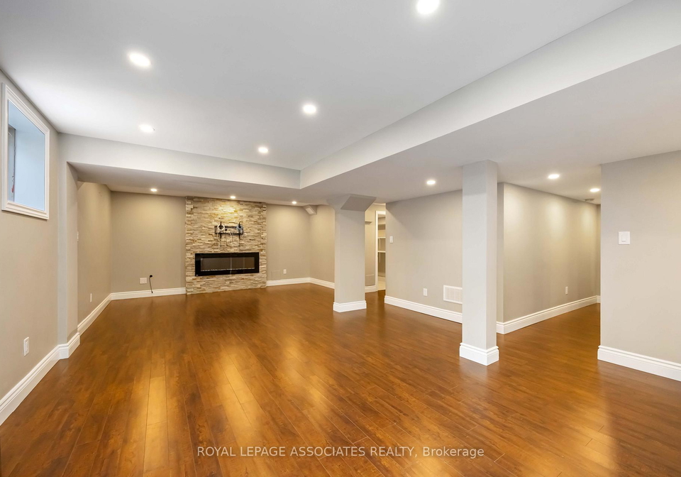 61-estrella-crescent-richmond-hill-ontario-n12562094