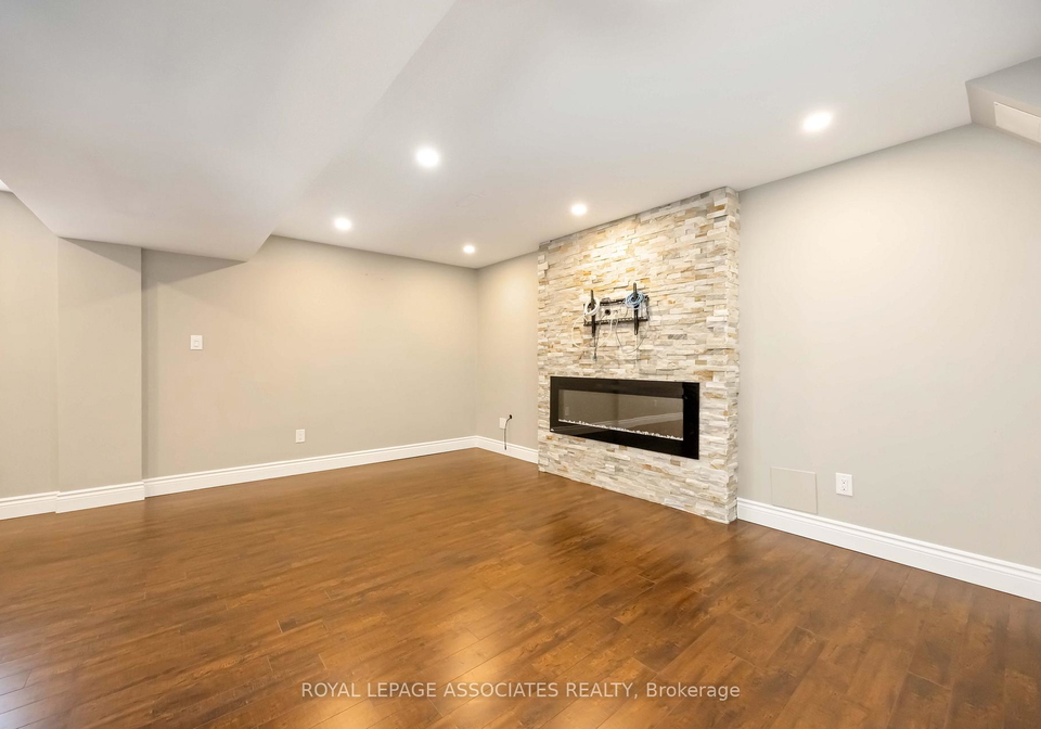 61-estrella-crescent-richmond-hill-ontario-n12562094