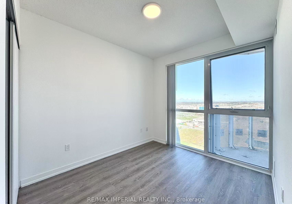 8-interchange-way-vaughan-ontario-n12563364