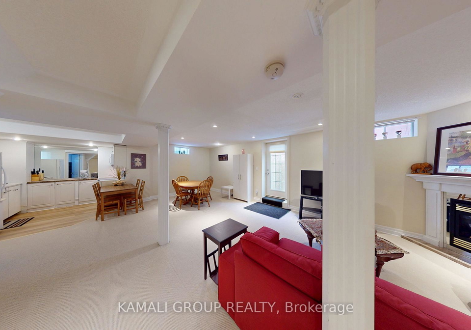 271-rhodes-circle-newmarket-ontario-n12565668