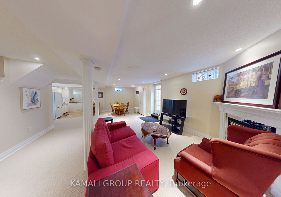 271-rhodes-circle-newmarket-ontario-n12565668