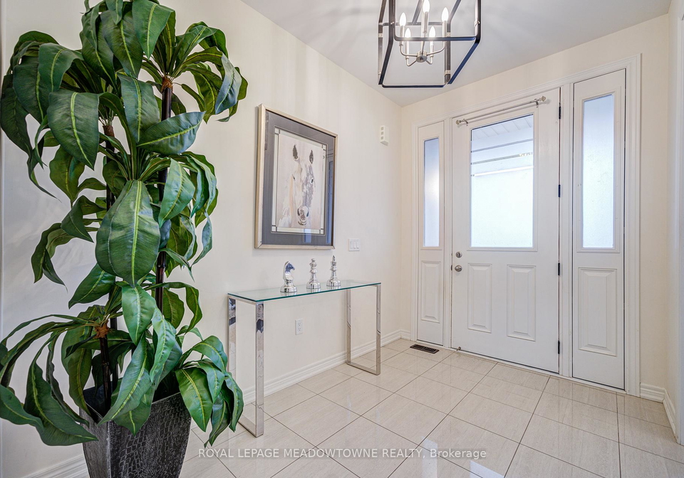 95-beckett-avenue-east-gwillimbury-ontario-n12567354