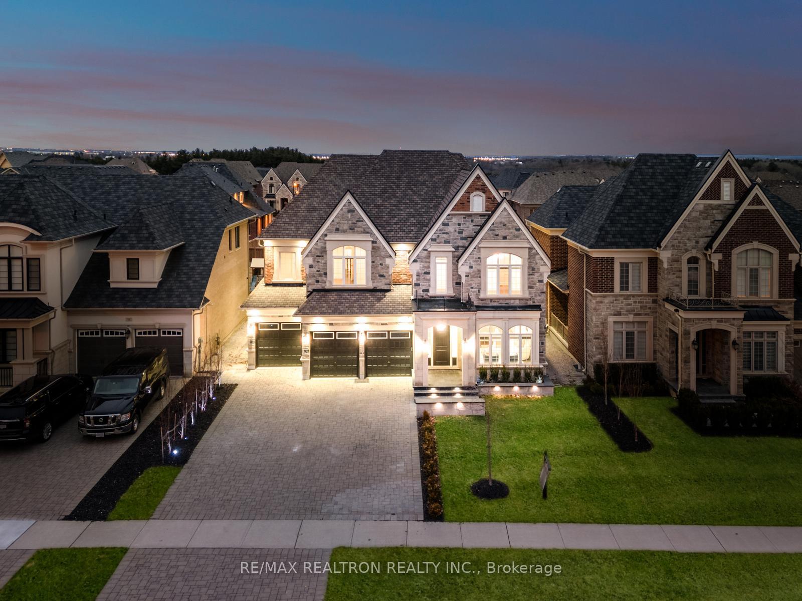 62-endless-circle-vaughan-ontario-n12569044
