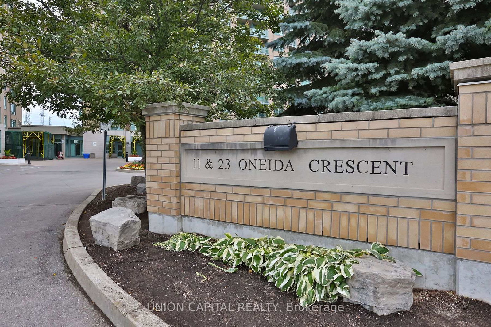 23-oneida-crescent-richmond-hill-ontario-n12577010
