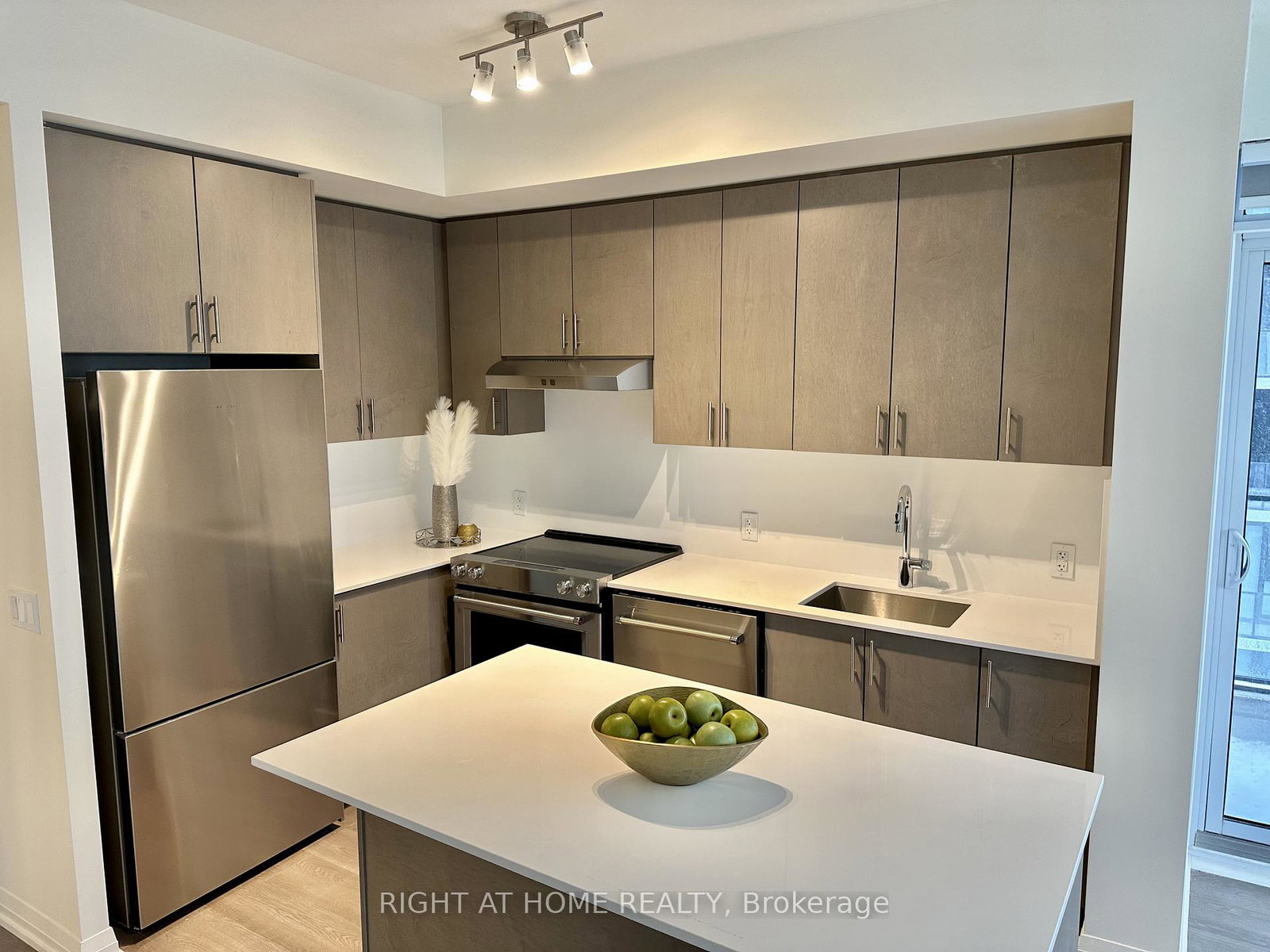 9000-jane-street-vaughan-ontario-n12577342