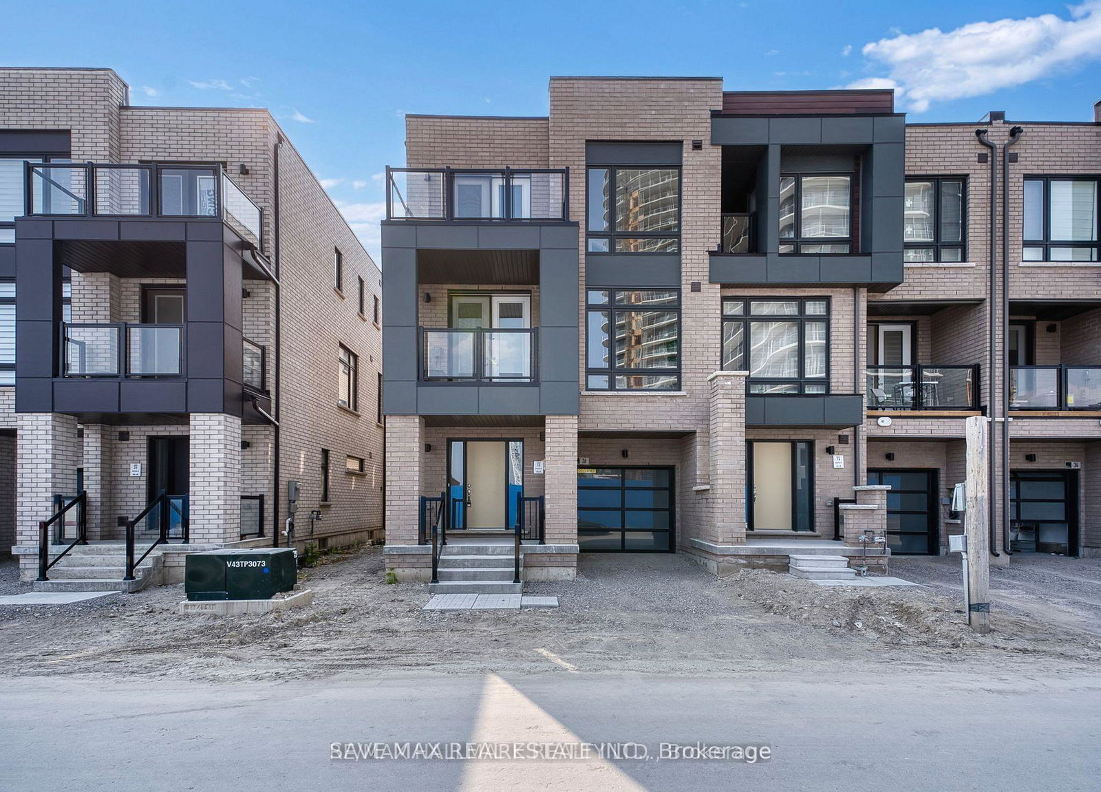 26-dandara-gate-vaughan-ontario-n12578606