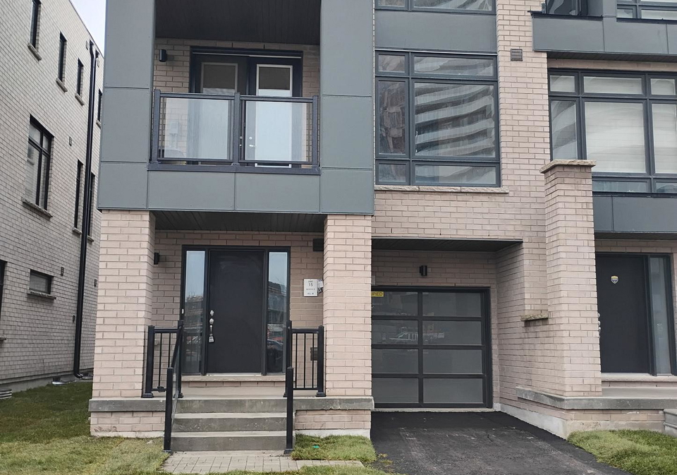 26-dandara-gate-vaughan-ontario-n12578606