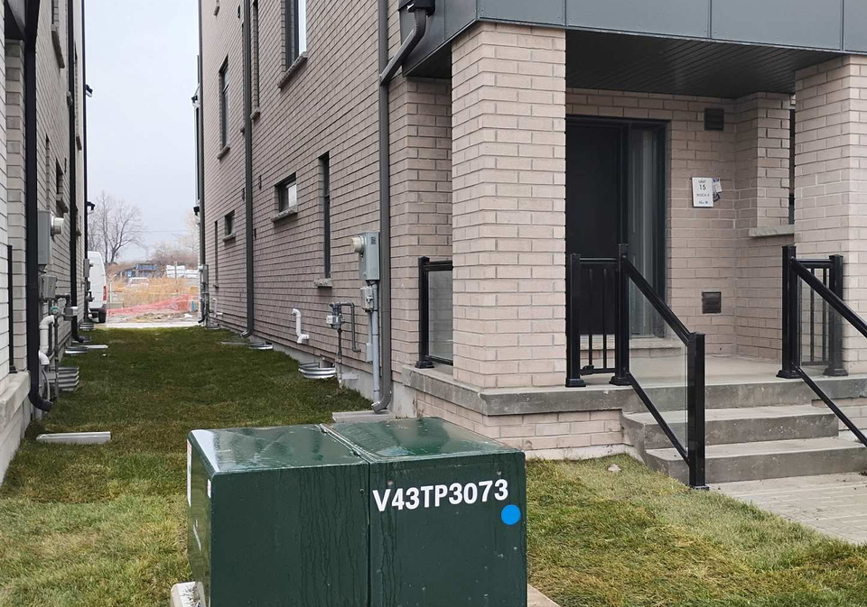 26-dandara-gate-vaughan-ontario-n12578606