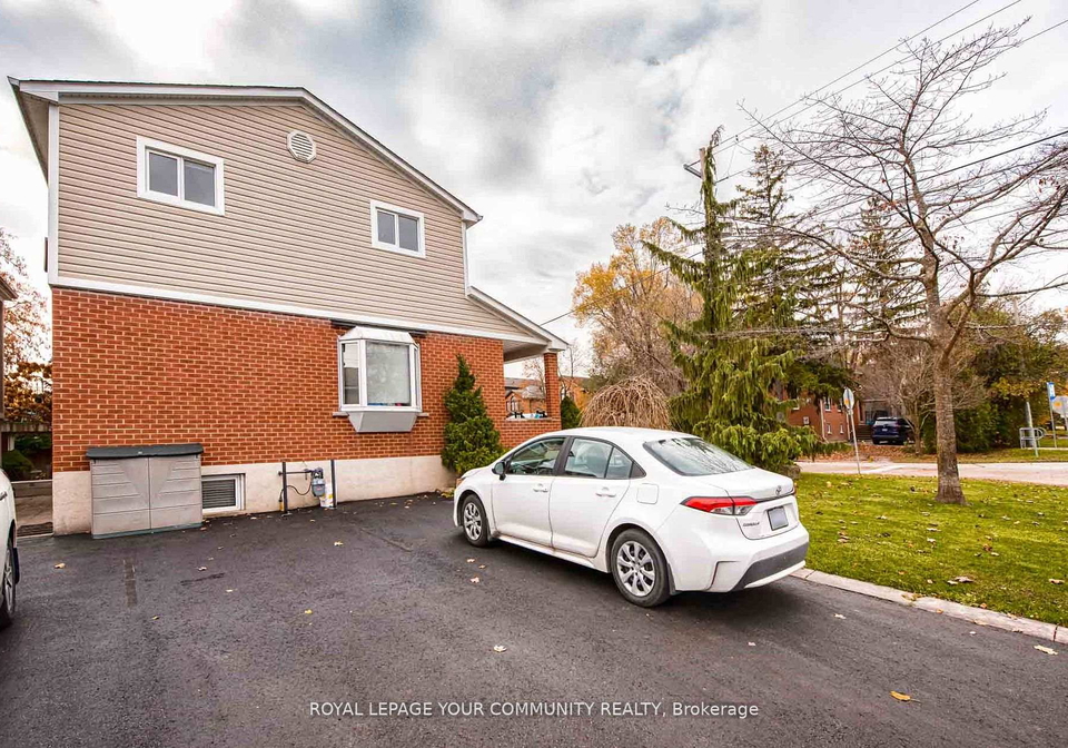 35-wildwood-avenue-richmond-hill-ontario-n12579566