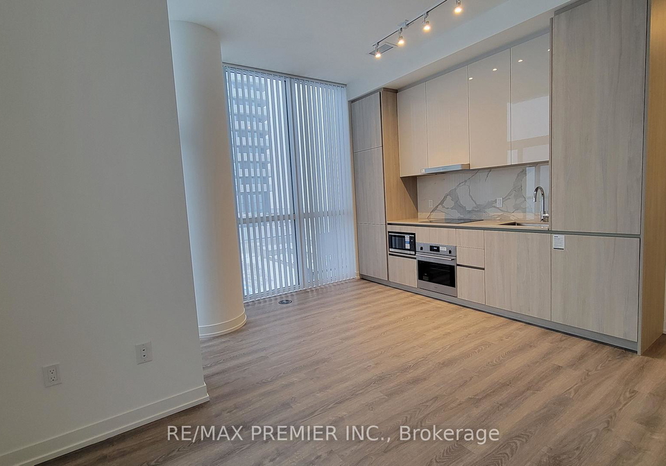 8-interchange-way-vaughan-ontario-n12587200