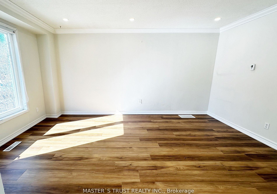 802-greenfield-crescent-newmarket-ontario-n12587304