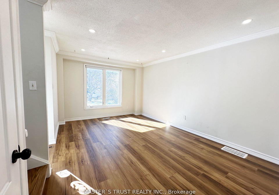 802-greenfield-crescent-newmarket-ontario-n12587304
