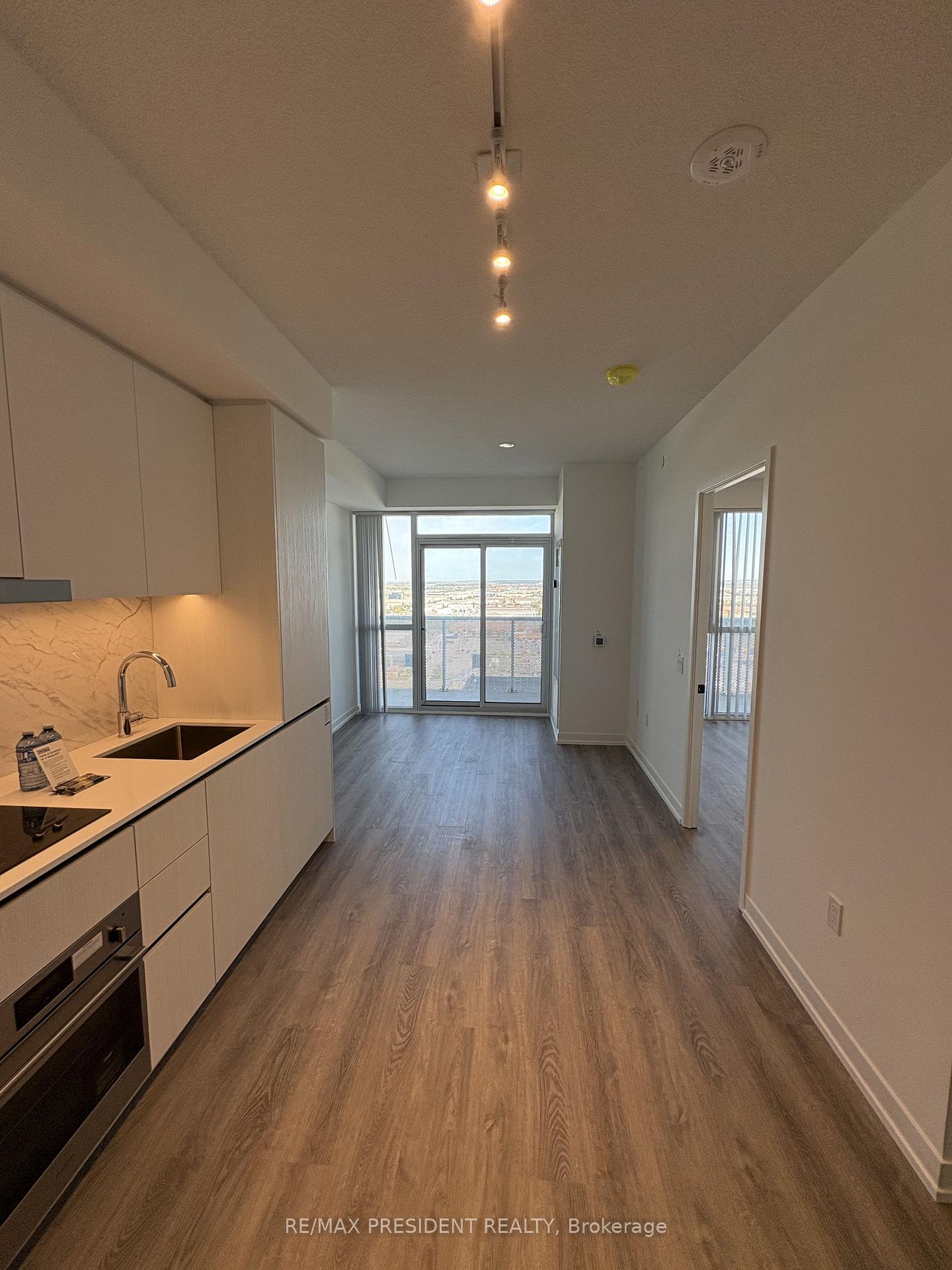 8-interchange-way-vaughan-ontario-n12587460