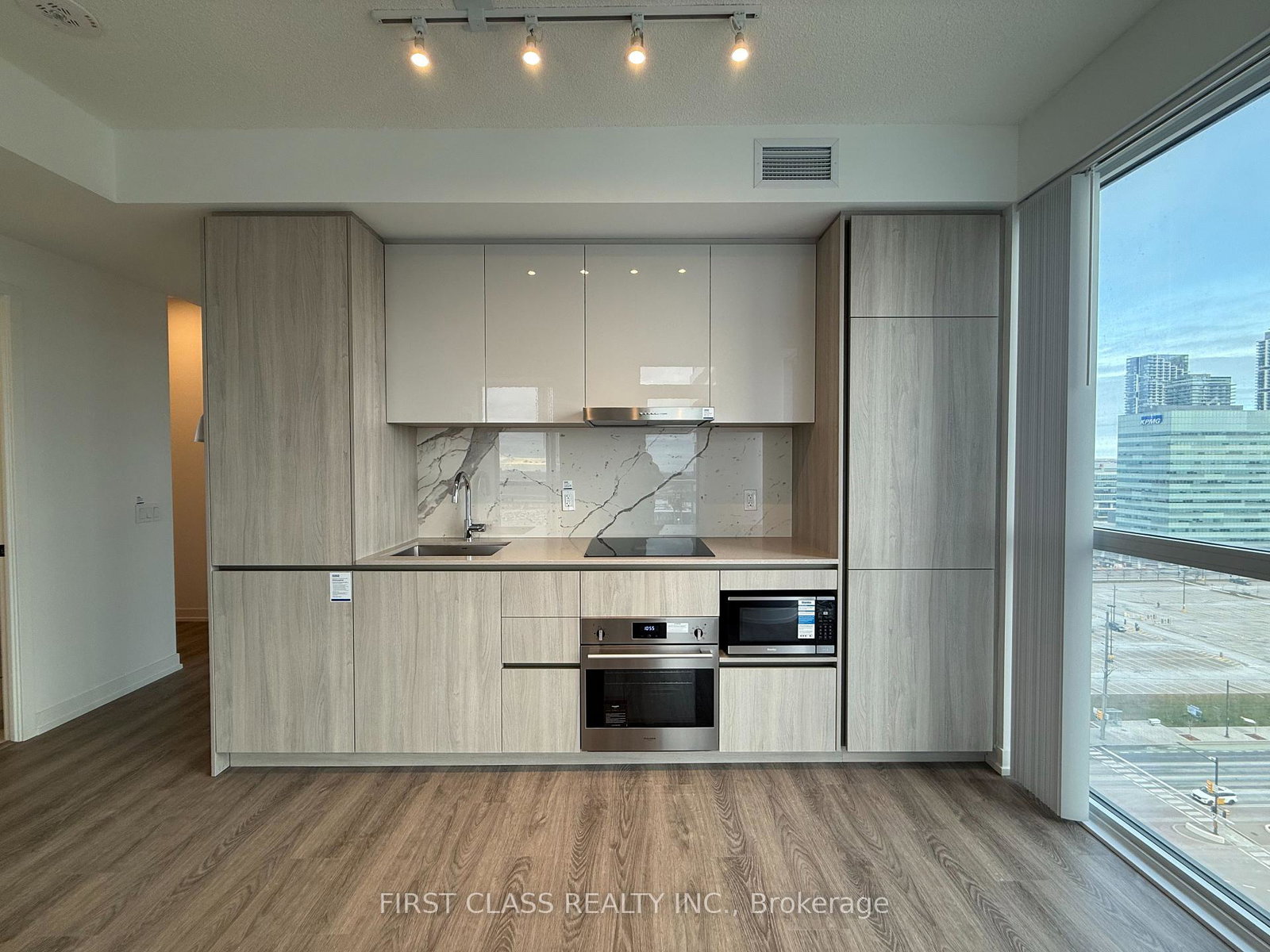 8-interchange-way-vaughan-ontario-n12587968