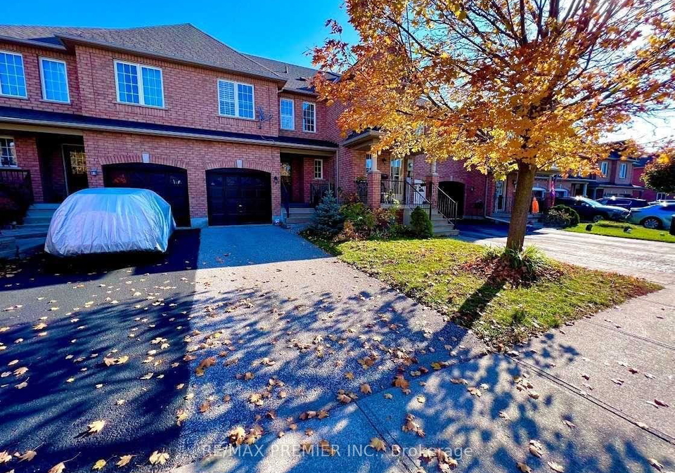 739-joe-persechini-drive-newmarket-ontario-n12593368