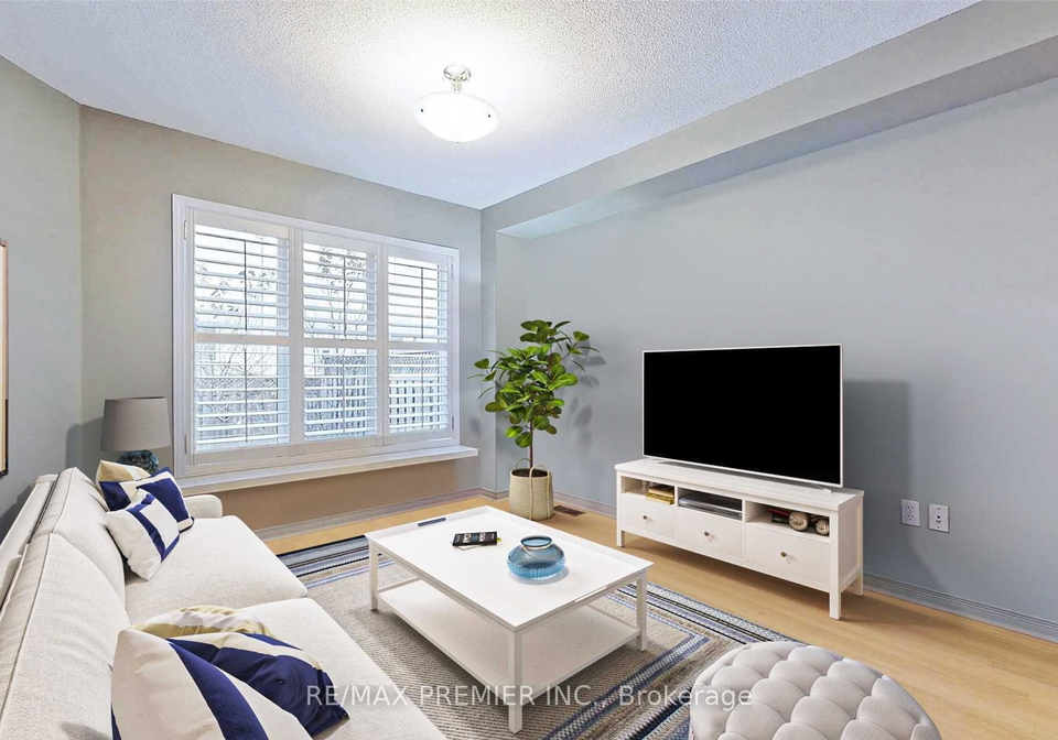 739-joe-persechini-drive-newmarket-ontario-n12593368