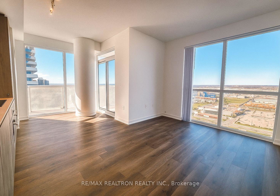 8-interchange-way-vaughan-ontario-n12594376