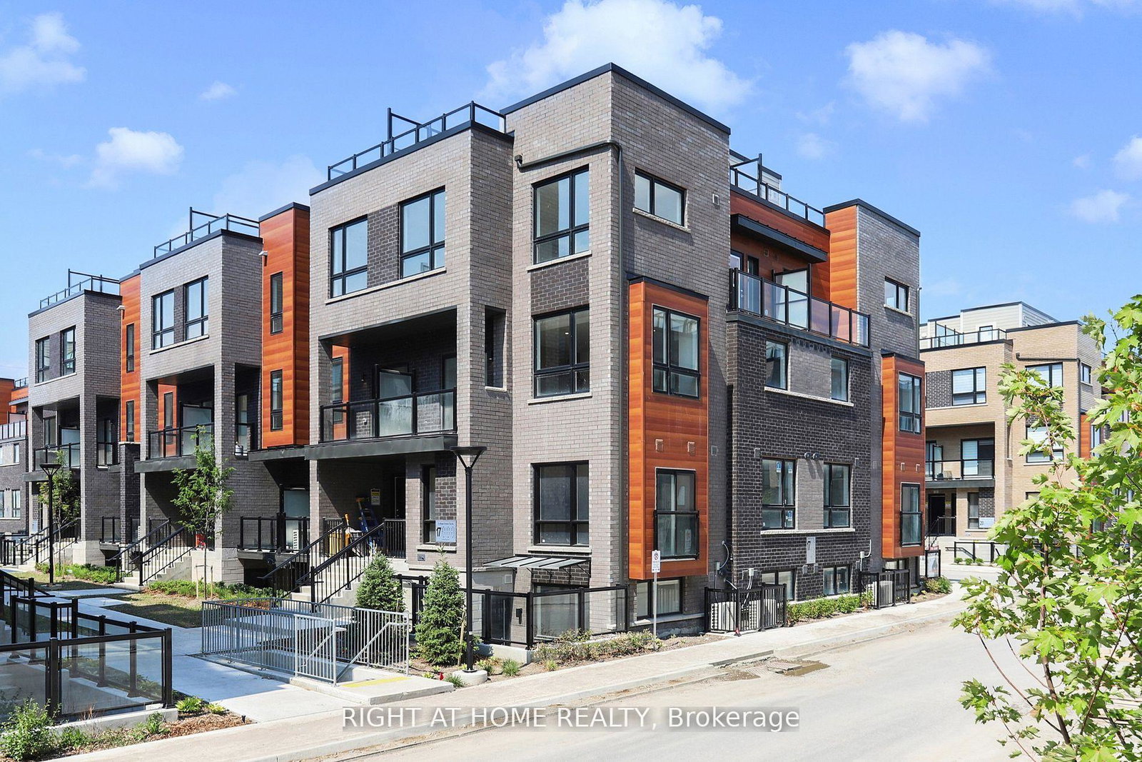 17-lytham-green-circle-newmarket-ontario-n12597976