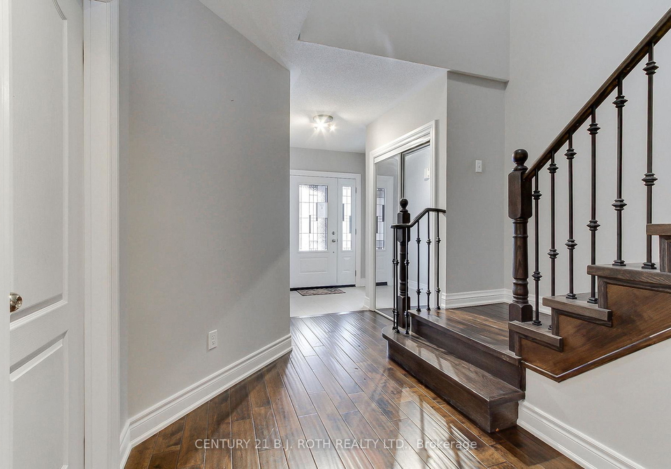 285-mcbride-crescent-newmarket-ontario-n12598038