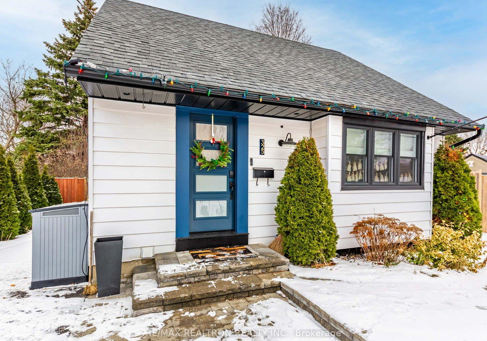 325-dennie-avenue-newmarket-ontario-n12600944