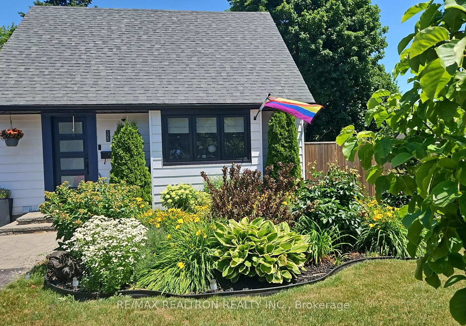 325-dennie-avenue-newmarket-ontario-n12600944