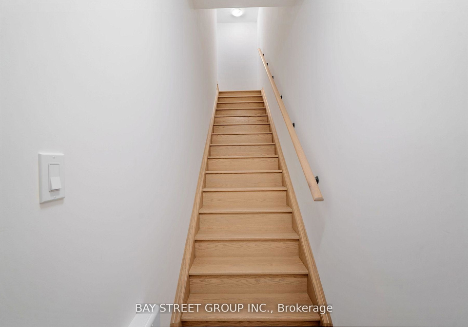 22-lytham-green-circle-newmarket-ontario-n12607300