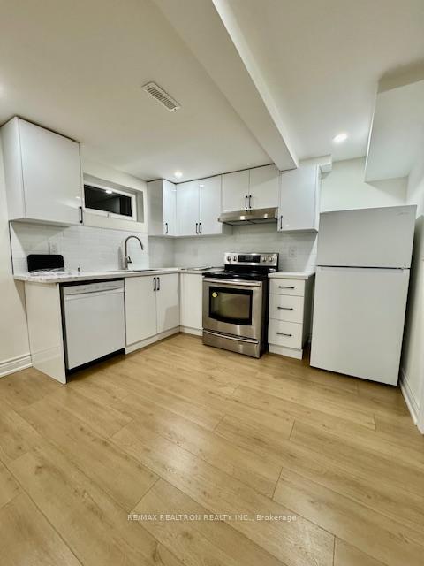 8-devins-drive-aurora-ontario-n12607824