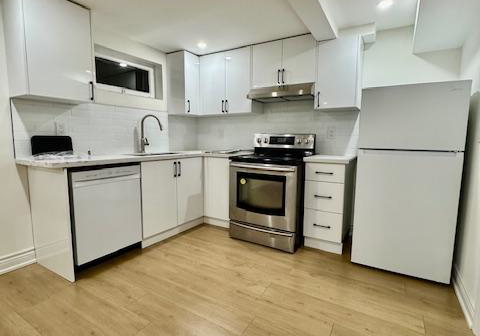 8-devins-drive-aurora-ontario-n12607824