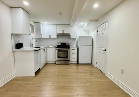 8-devins-drive-aurora-ontario-n12607824