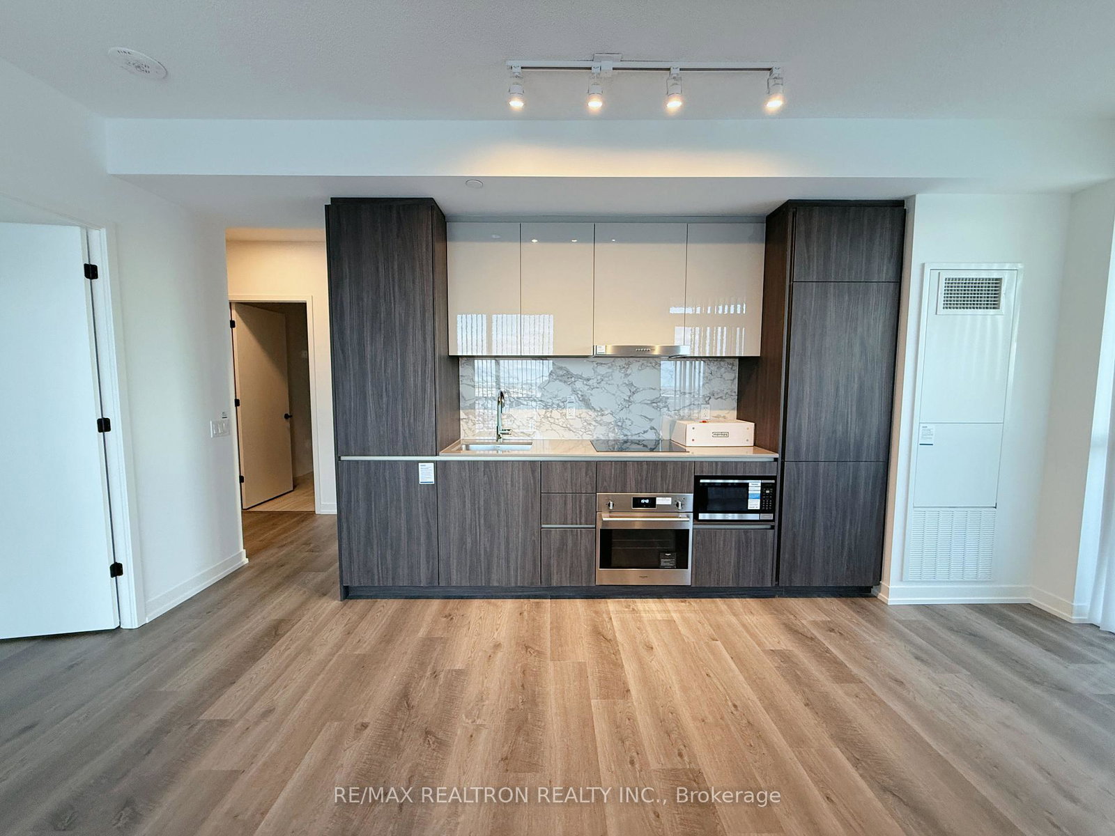 8-interchange-way-vaughan-ontario-n12608688