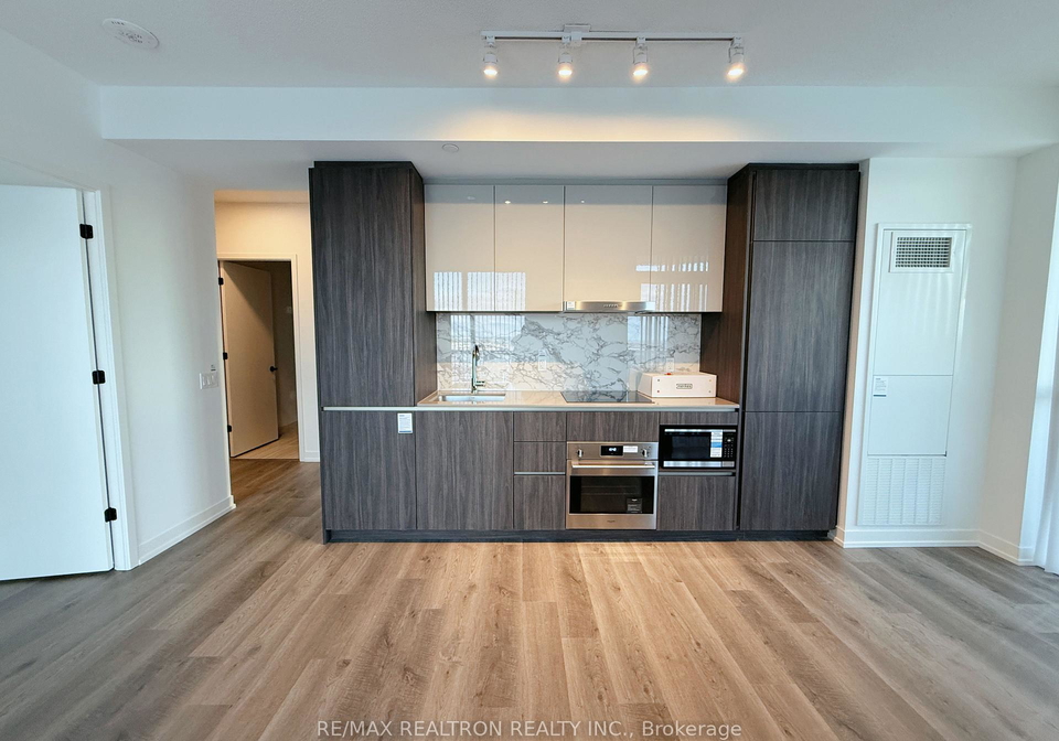 8-interchange-way-vaughan-ontario-n12608688