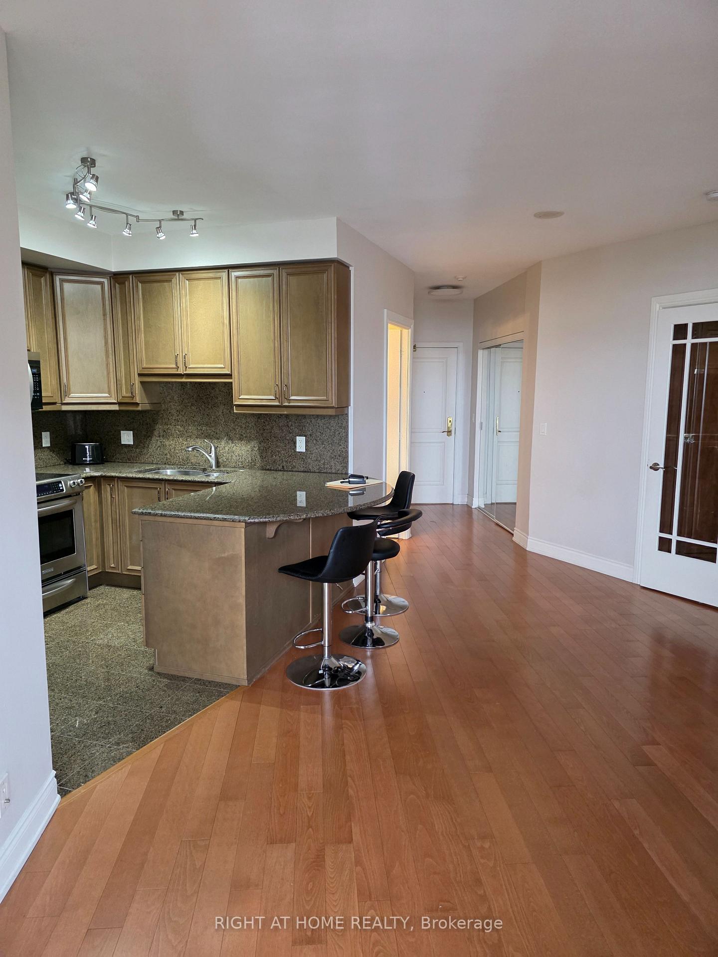 9225-jane-street-vaughan-ontario-n12610162