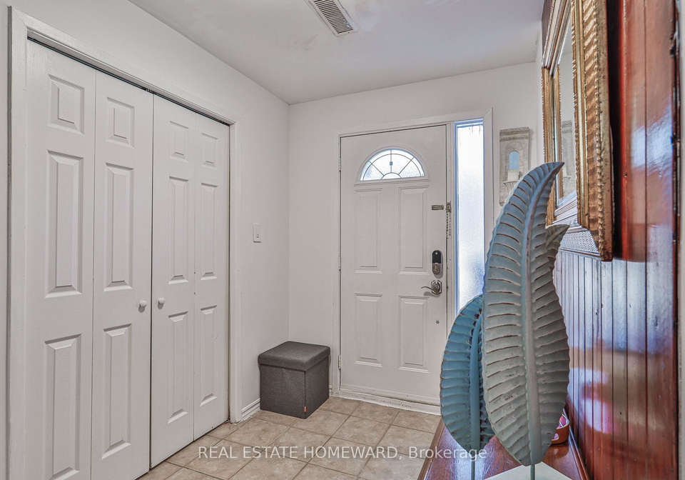 4-poplar-crescent-aurora-ontario-n12613532